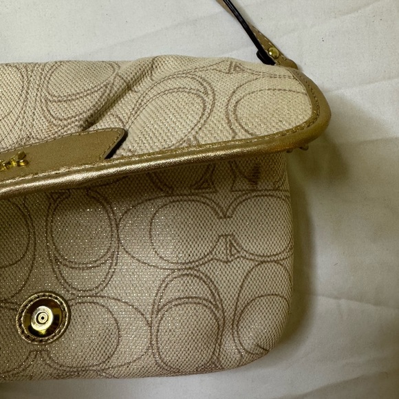 Coach Cream Clutch with Signature Design - Picture 8 of 14